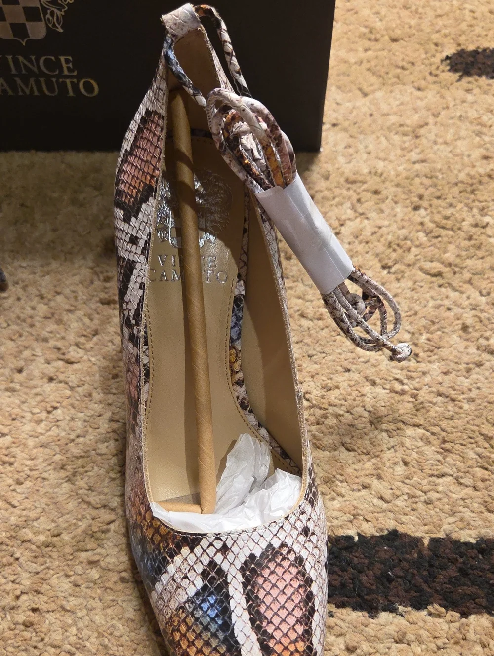 NWT 6.5 Womens Snakeskin Heels Vince Camuto
